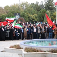 برگزاری اجتماع بزرگ دانشگاهیان برای تکریم شهدای حرم مطهر شاه چراغ در دانشگاه فردوسی مشهد