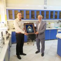 اهدای دستگاه HPLC توسط دکتر سعید استادموحد به آزمایشگاه مرکزی دانشگاه فردوسی مشهد